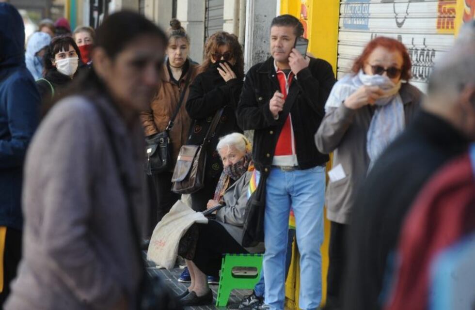Los bancos abrirán sábado y domingo para evitar aglomeraciones de gente