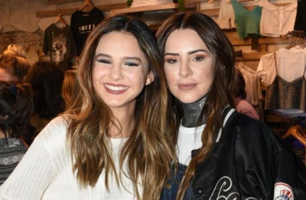 Dos gotas de agua: Juanita y Cande Tinelli posaron juntas e impactaron con su parecido