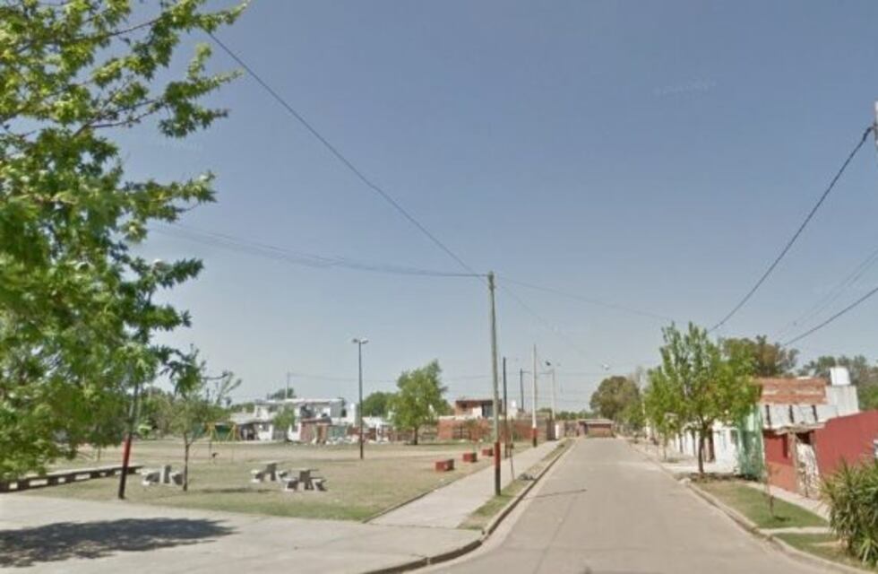 Los quisieron detener y huyendo se metieron en una casa donde la policía encontró cocaína, marihuana y armas