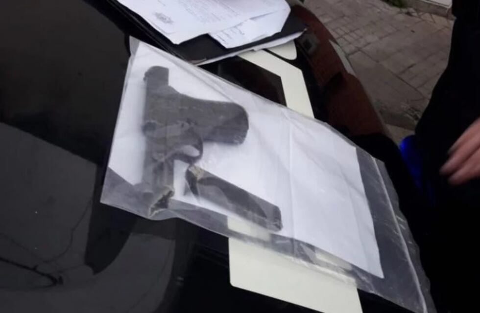 Un hombre armado fue detenido muy cerca del Centro de Justicia Penal