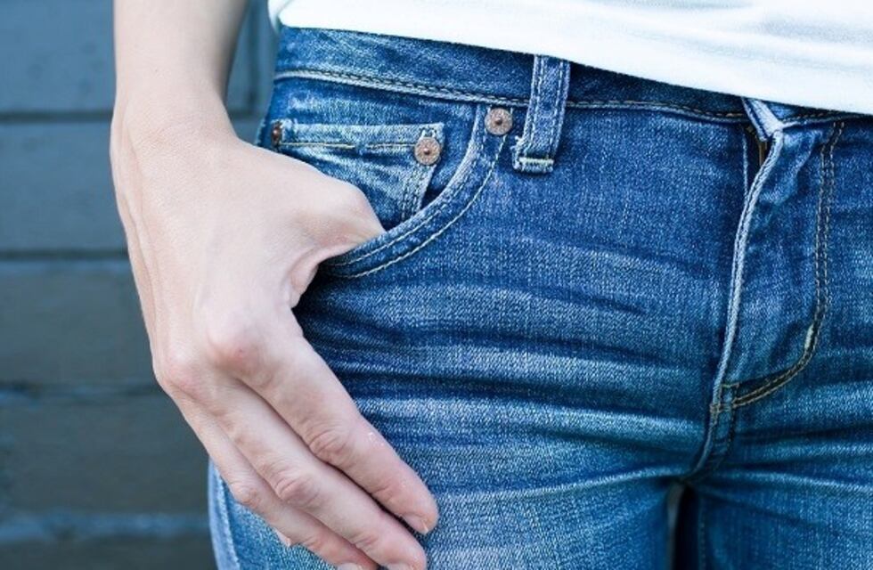 Lo nuevo de Gucci: jeans con manchas de césped a más de 700 dólares
