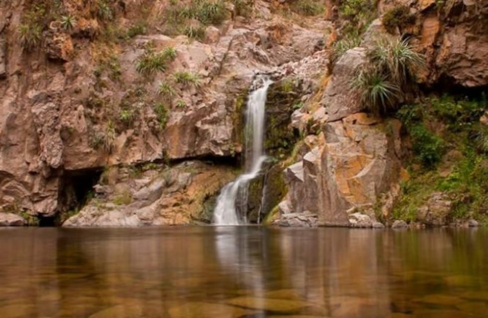 Los Hornillos: olla y cascada a minutos de la ciudad