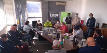 Autoridades sanitarias mantuvieron un encuentro con los sindicatos y las cámaras empresarias portuarias (Foto: Prensa MGP)