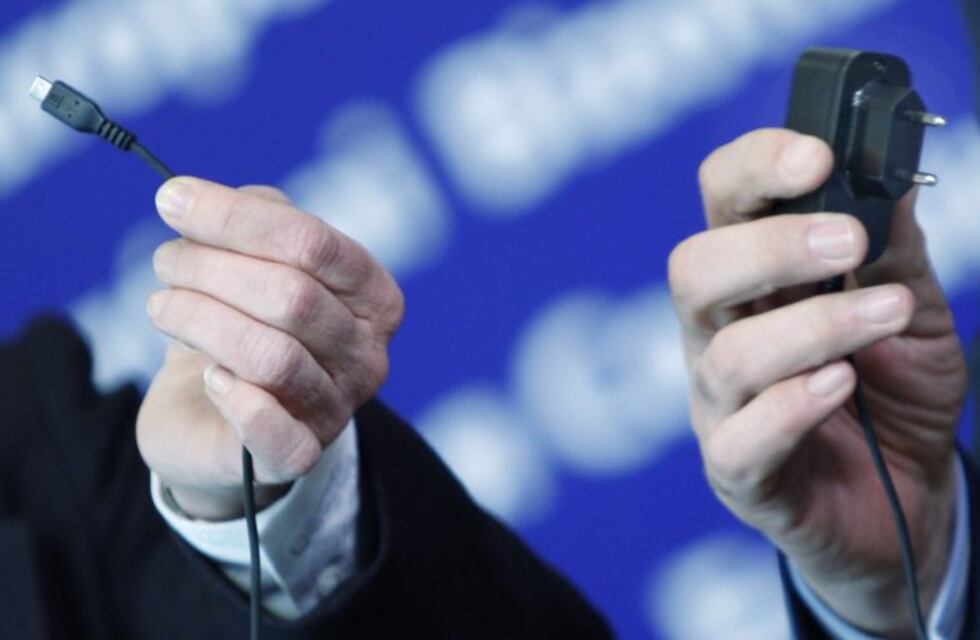 White: por un cargador de celular enchufado, se prendió fuego una habitación