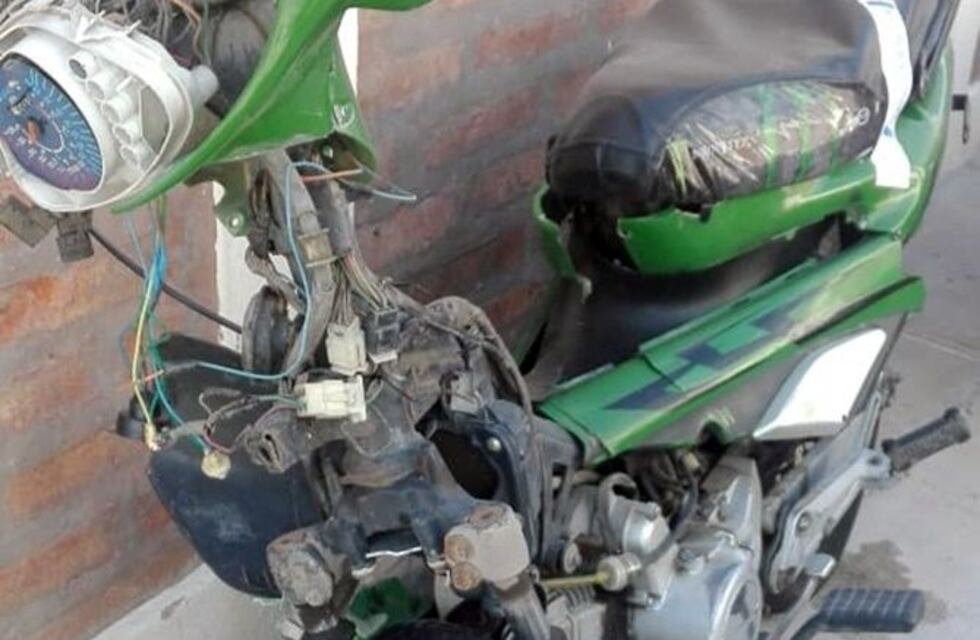 Salió en su moto a trabajar, chocó con un auto y falleció a los 5 días