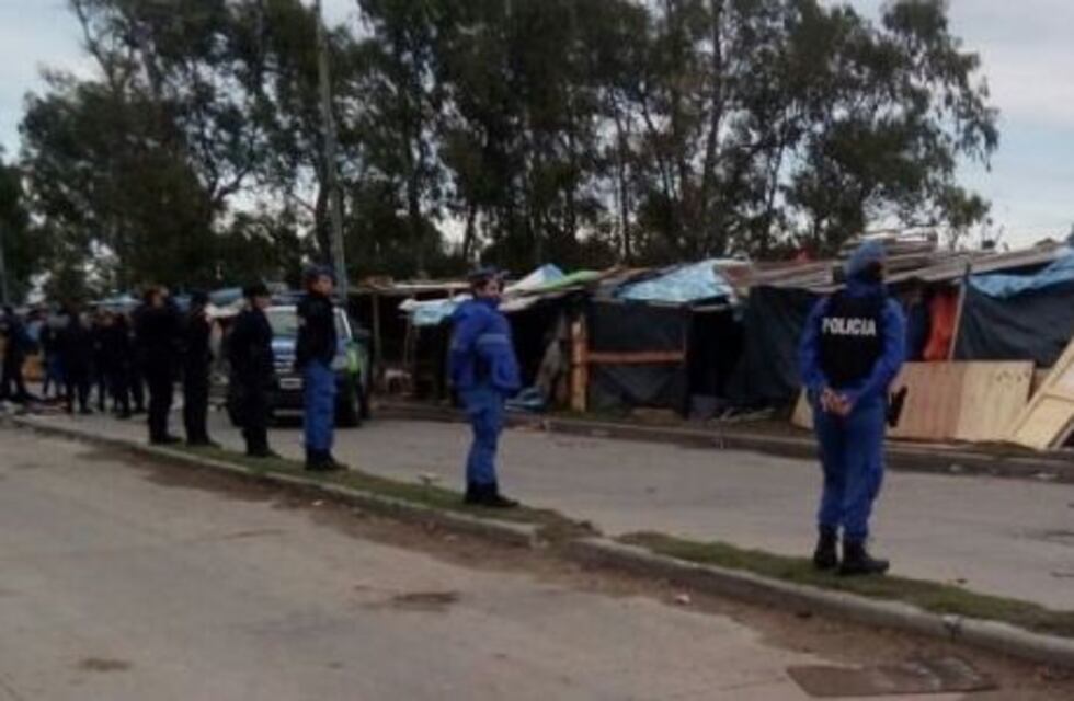 Ordenaron desalojar a unas 60 familias que ocupan una vereda en Quilmes Oeste