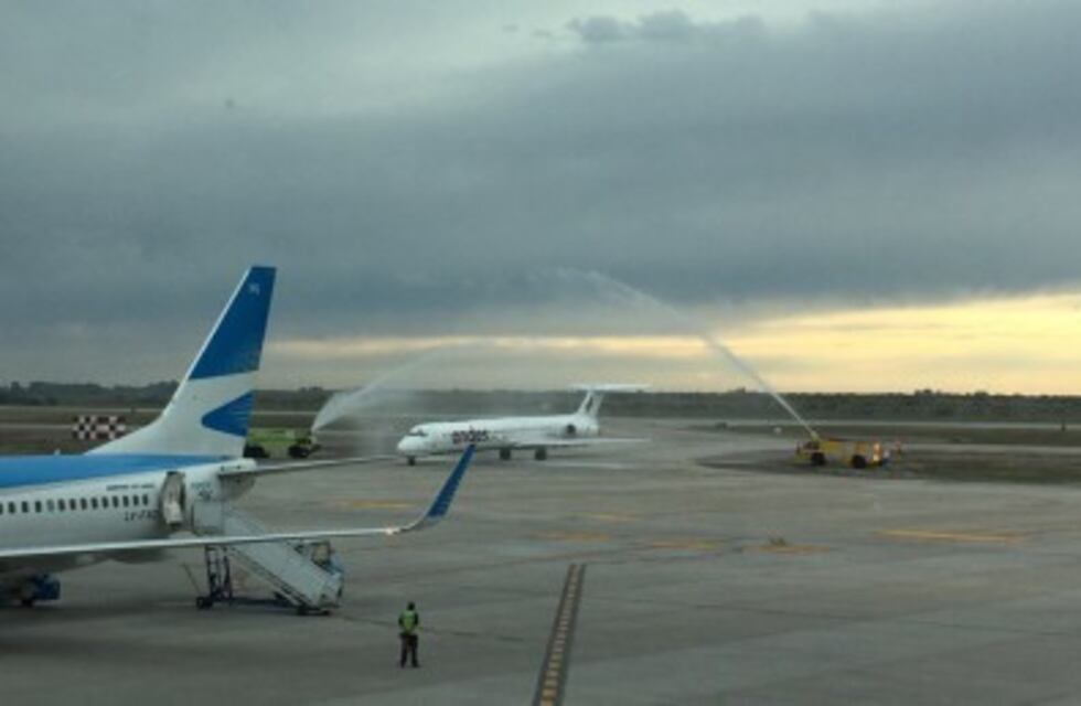 La aerolínea los Andes tuvo su vuelo inaugural desde Buenos Aires a Mendoza