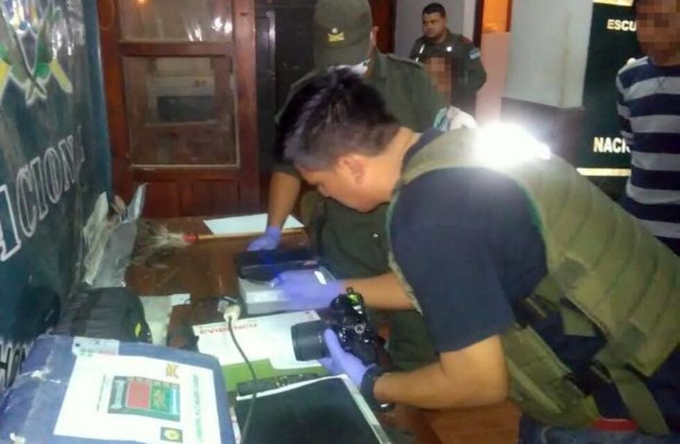 Llevaban cocaína en la butaca de un ómnibus y fueron detenidos