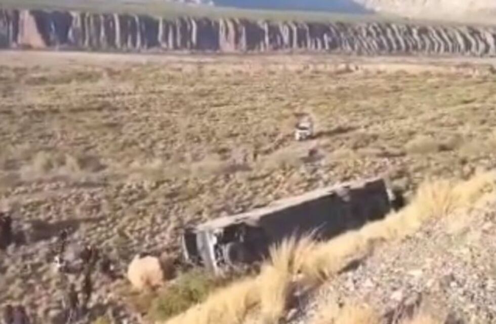 Un colectivo se desbarrancó en Uspallata y hay tres muertos