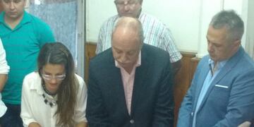 El interventor Gustavo Rubín en el traspaso del manejo del club a Manuel Pérez\u002E