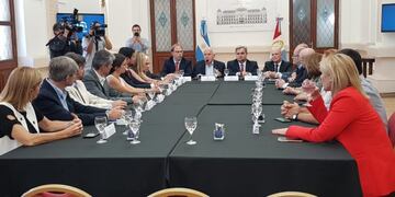 Los opositores al socialismo no esquivaron la cita programada para este lunes\u002E (@sacnun)