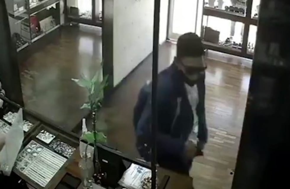 Video: asalto millonario a plena luz del día a una joyería de City Bell