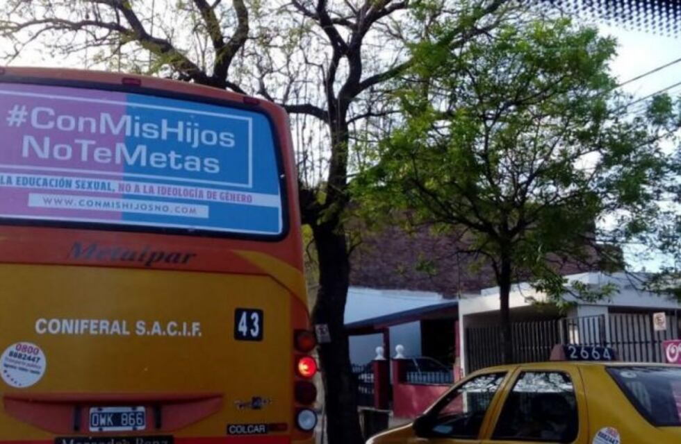 #Conmishijosnotemetas La campaña que ya desembarcó en la vía pública y los colectivos