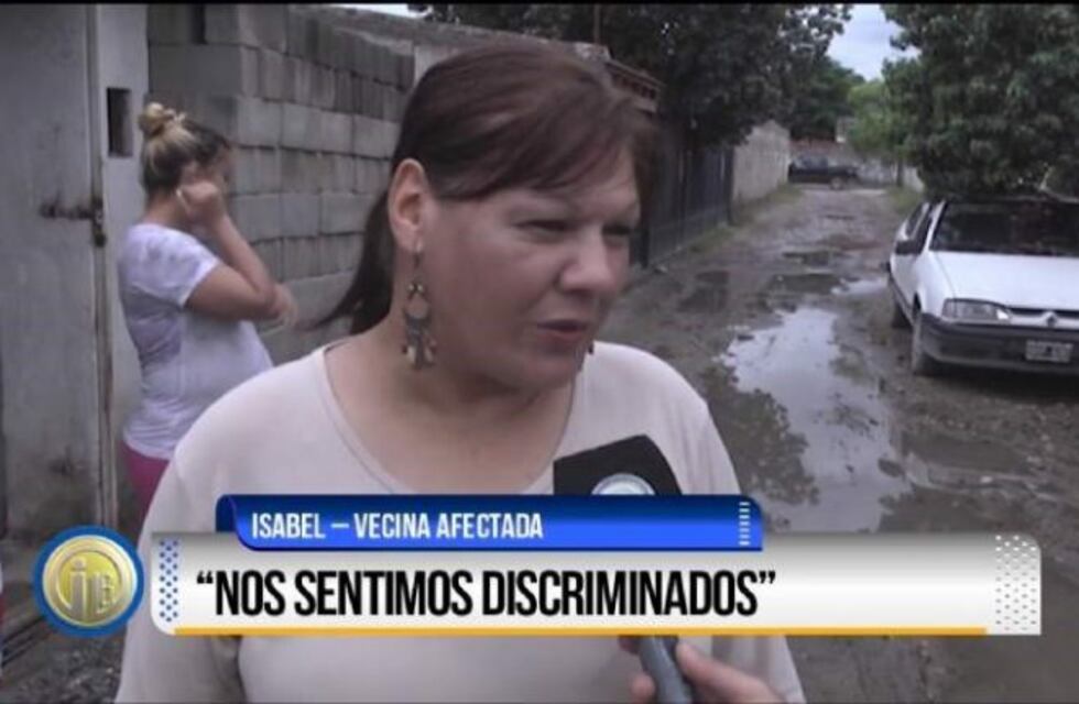 Los vecinos reclaman por un barrio olvidado, que cada vez que llueve se inunda