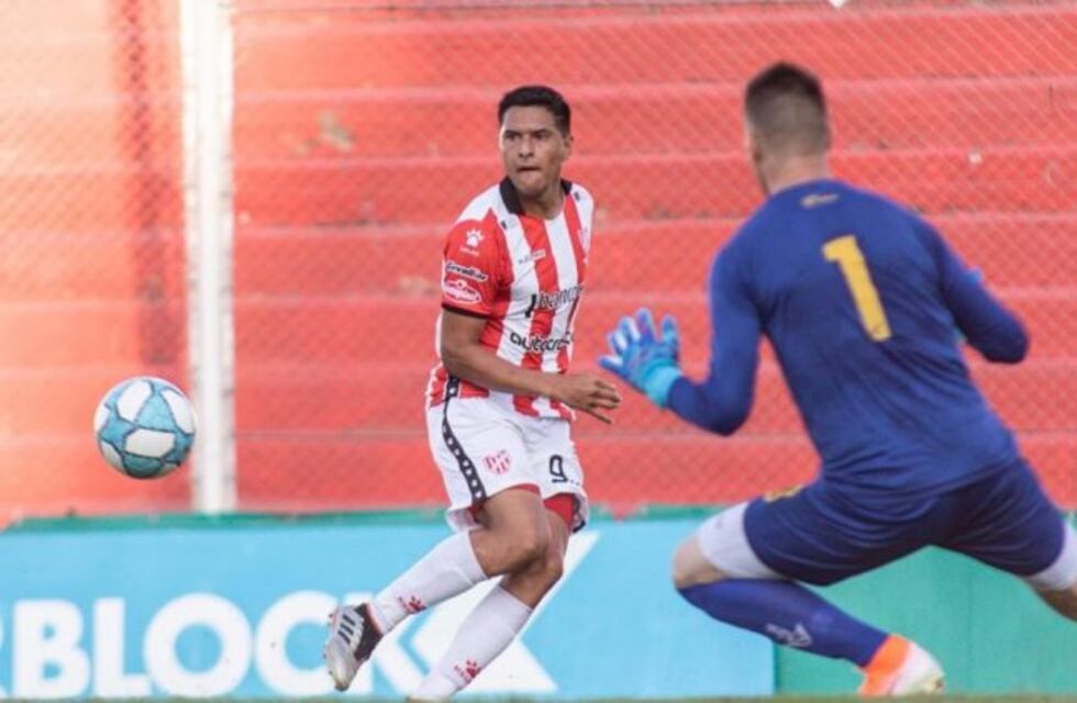 Martín Pino, delantero de Instituto, después de la operación que lo tomó por sorpresa