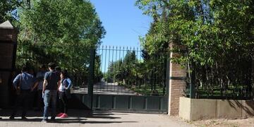 El lugar tiene consigna policial y no se le permite el ingreso a nadie.