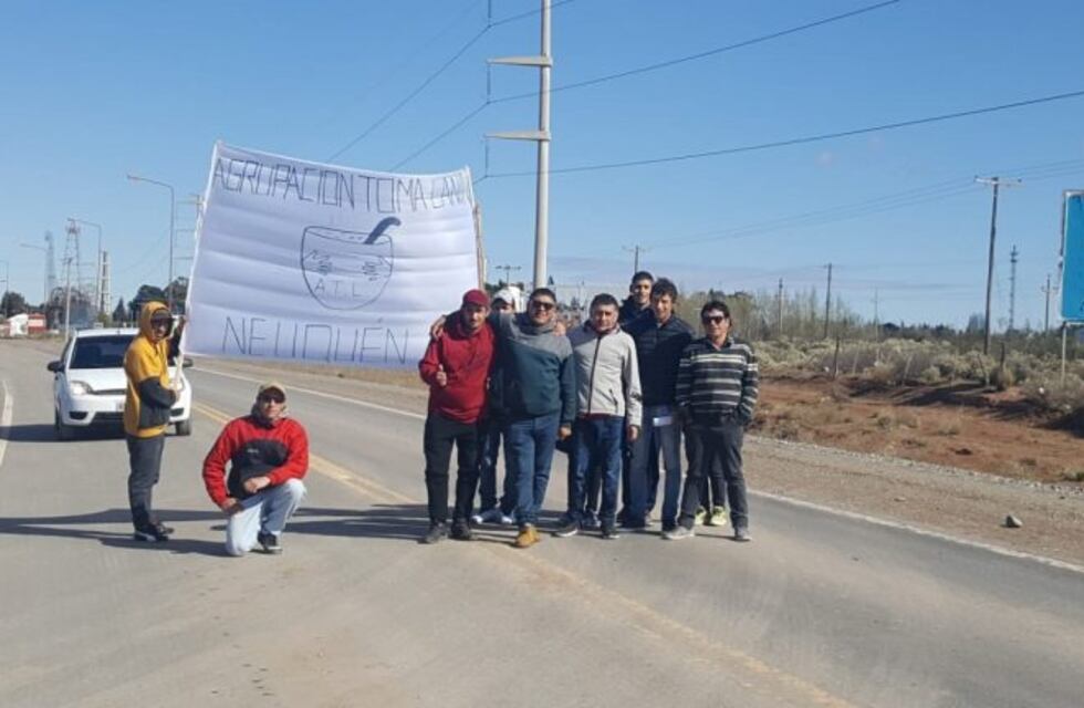 Realizaron una protesta en la ruta N°22 a la altura de Plaza Huincul