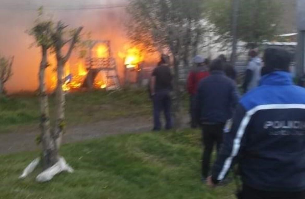 Un incendio destruyó una vivienda y dejó a una familia en la calle