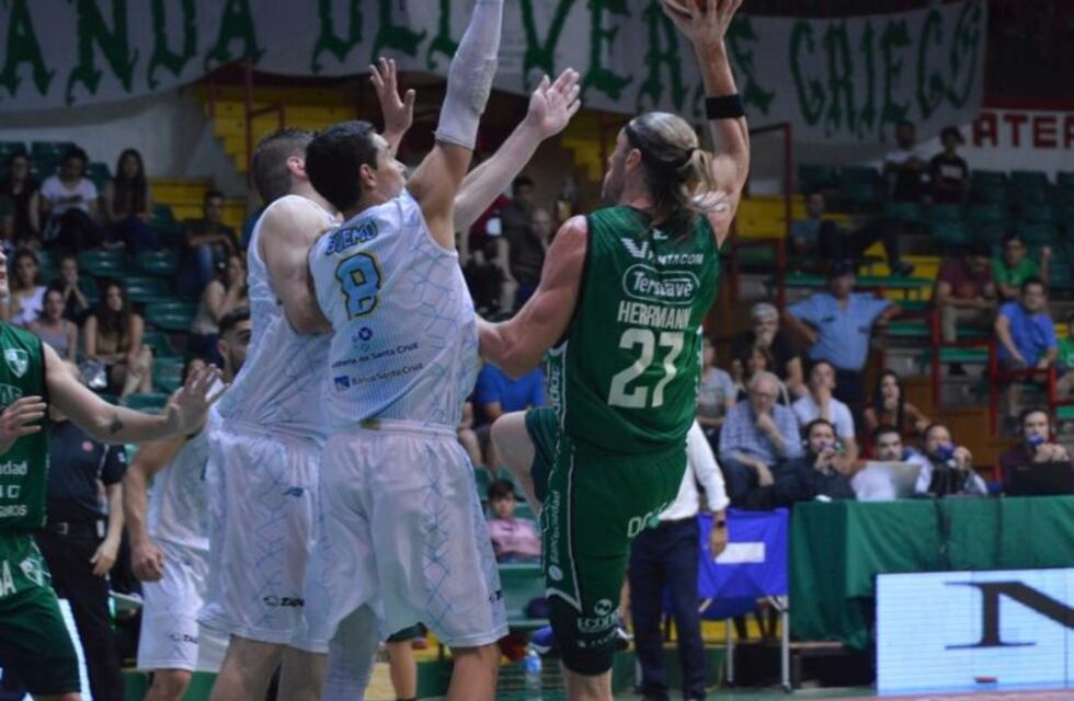 Atenas empezó mal la Liga Nacional y terminó mal el año