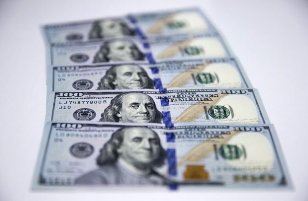 El dólar cerró este lunes a $25,30 en el Banco Nación