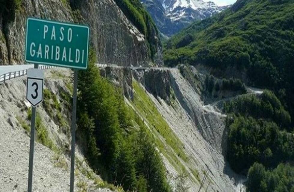 Se encontraron restos humanos en auto desbarrancado en Paso Garibaldi