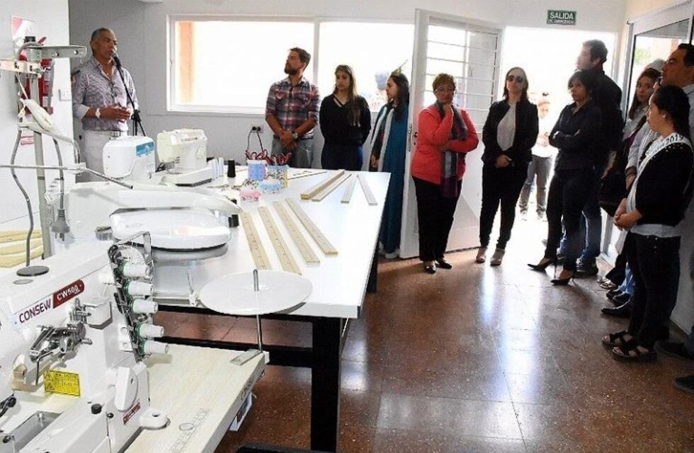 Inauguran taller textil en Cañadón Seco