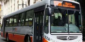 Gran susto se llevaron quienes estaban a bordo del interno 135 de la línea 153\u002E