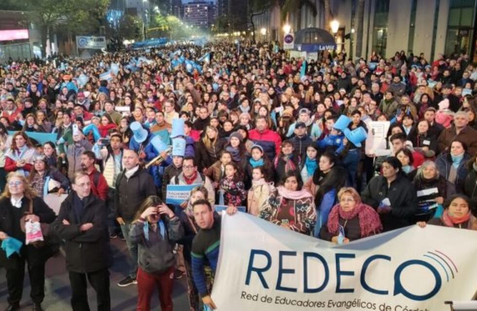 Una multitud marcha en Córdoba por las Dos Vidas