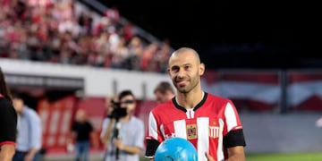 Nueva reunión de capitanes del fútbol argentino: quieren volver a entrenar\u002E (EFE)