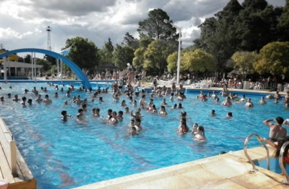 Bombero salvó la vida de un niño en una pileta de Leones