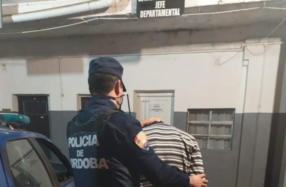 Se juntaron a tomar cervezas con sus amigos: quedaron detenidos por violar la cuarentena
