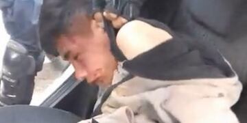 El ladrón fue golpeado por vecinos e incluso por un policía cuando estaba esposado\u002E