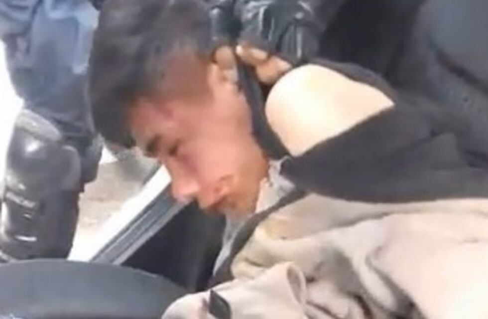Cansados de la inseguridad, vecinos lincharon a un ladrón  esposado