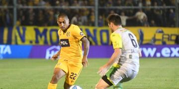 El uruguayo arrancó bien en Arroyito pero luego fue perdiendo terreno\u002E (@carcoficial)