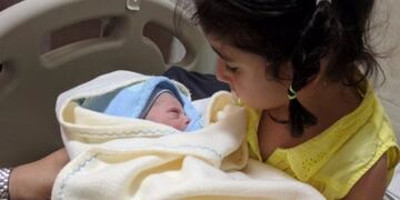 Alberto Carlos junto a su hermana mayor\u002E