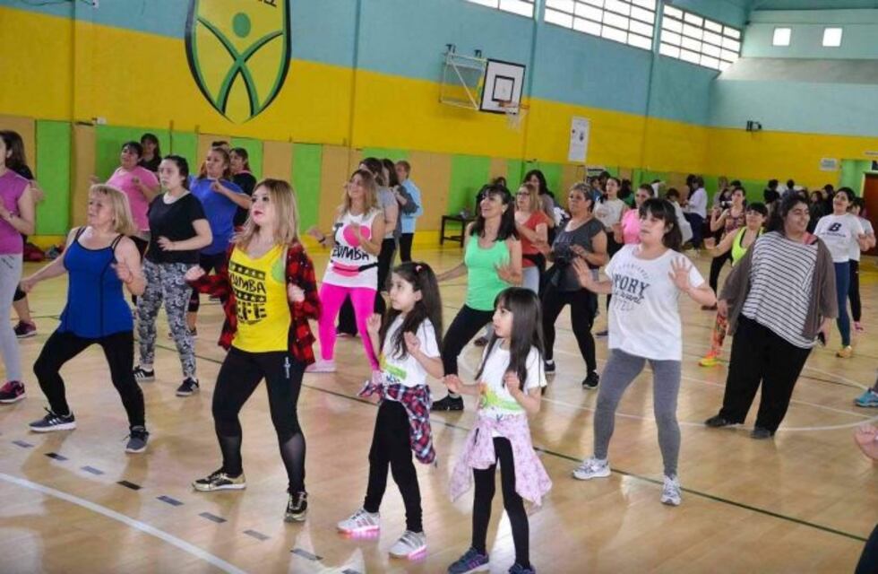 La propuesta Mamá Activa en el gimnasio Verón con la movida rosa