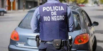 Hallaron muerto a un hombre dentro de un auto
