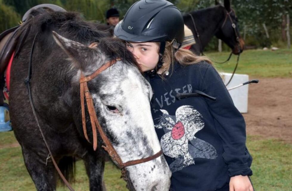 Tiene Síndrome de Down, es jinete y no tiene obstáculos