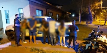 El dueño del bar quiso sacarlos pero tuvo que intervenir la policía\u002E