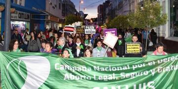 Las mujeres recorrieron el centro de San Luis por el Ni una Menos\u002E Foto: El Diario de la República,