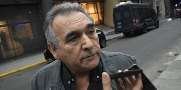 DYN27, BUENOS AIRES, 27/06/2017, JUAN CARLOS SCHMID, CGT, LLEGA AL MINISTERIO DE TRABAJO PARA LA REUNION POR EL SALARIO MINIMO\u002E FOTO:DYN/LUCIANO THIEBERGER, ciudad de buenos aires juan carlos schmid reunion por el consejo del salario minimo
