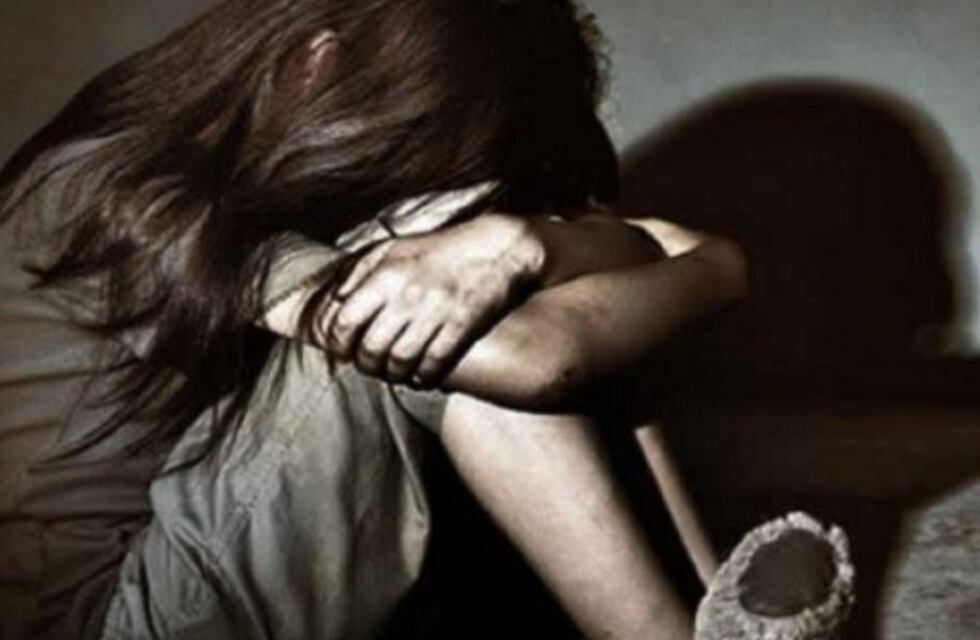Abusó de sus tres hijos y tenía sexo con un perro Pitbull