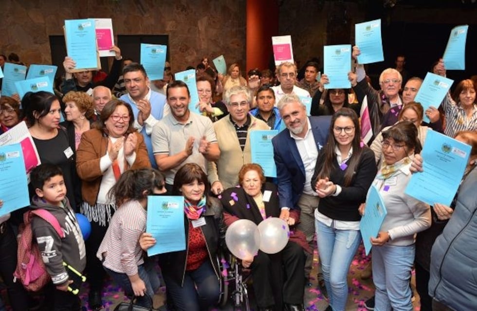 Más de cien familias puntanas ya tienen la escritura de su hogar