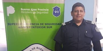 Un policía que ayudó a una mujer a dar a luz