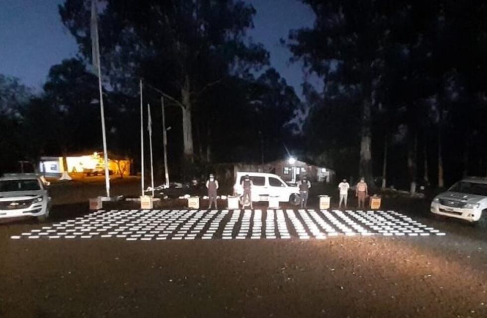 Incautaron un utilitario cargado con 350 gruesas de cigarrillos en Pozo Azul