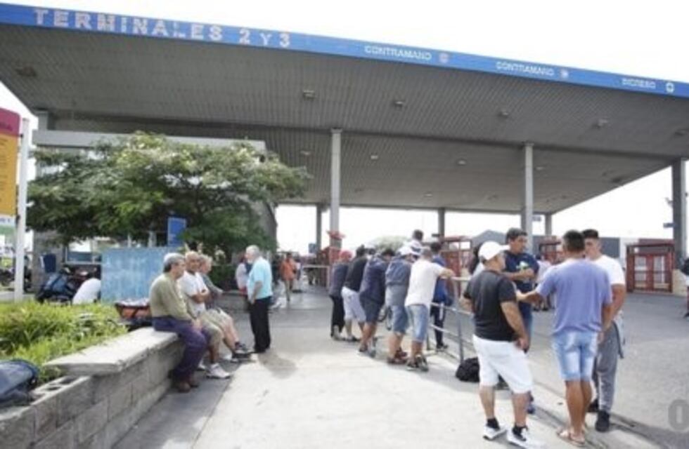 Decenas de fileteros bloquearon las terminales 2 y 3 del Puerto de Mar del Plata