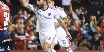 El Pirata, sin Silva pero con otro tanque en la mira: Mauro Guevgeozián