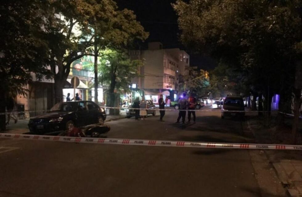 Una motociclista hospitalizada tras chocar contra la puerta de un automóvil