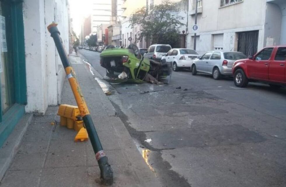 Accidente espectacular y sin víctimas a pocas cuadras del Centro de Córdoba