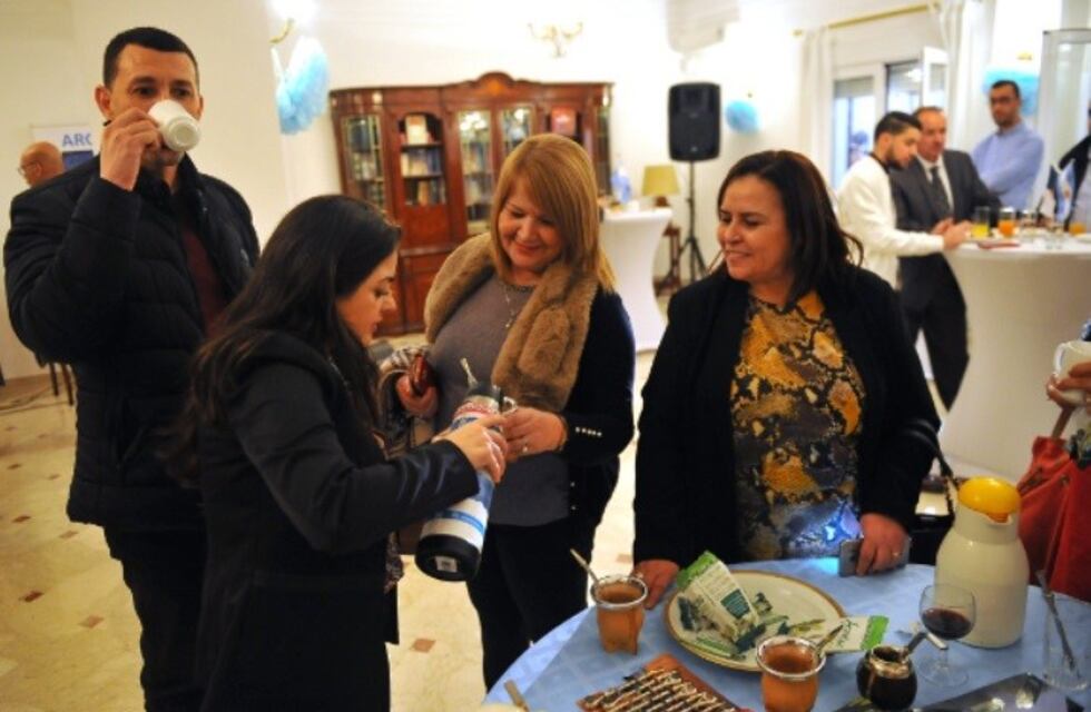 Degustación del mate en Argelia por el "Día Argentino"